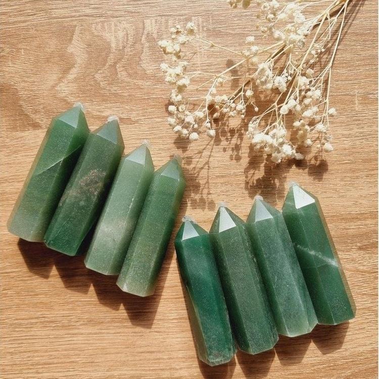 Nữ mệnh Mộc rất hợp với đá thạch anh phong thủy màu xanh.