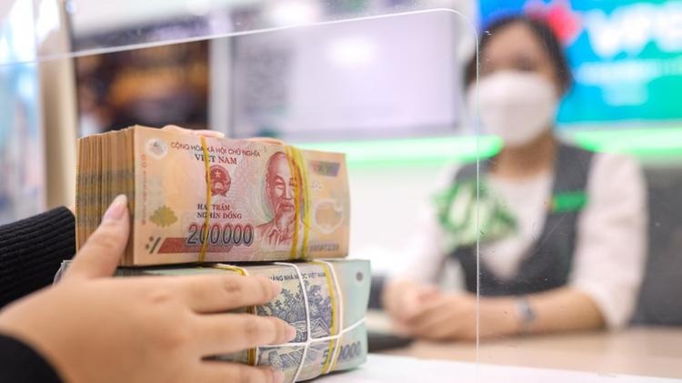 Gửi 100 triệu tại Vietcombank lãi bao nhiêu?